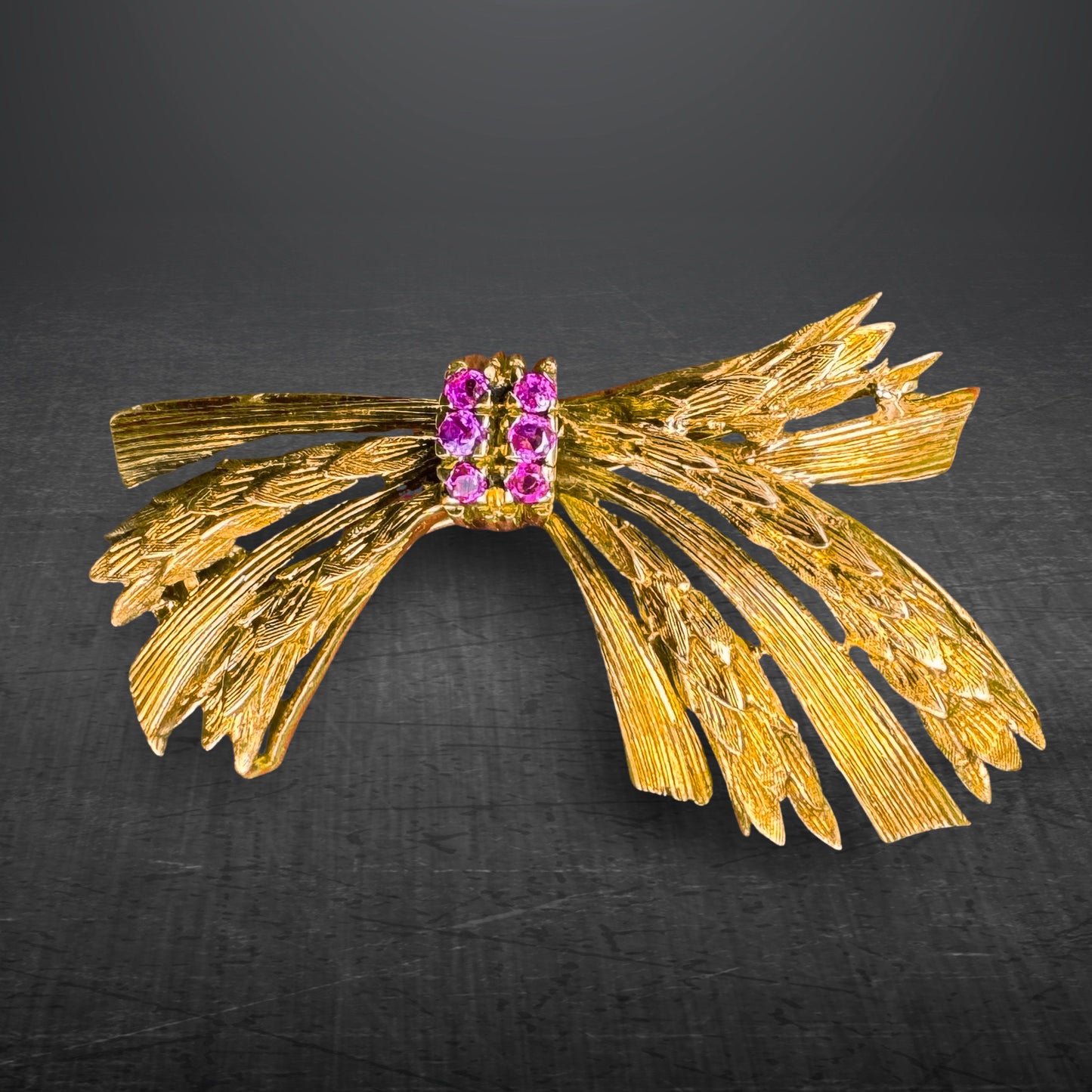 PINK SAPPHIRE & TEXTURED GOLD WHEAT SHEAF BROOCH