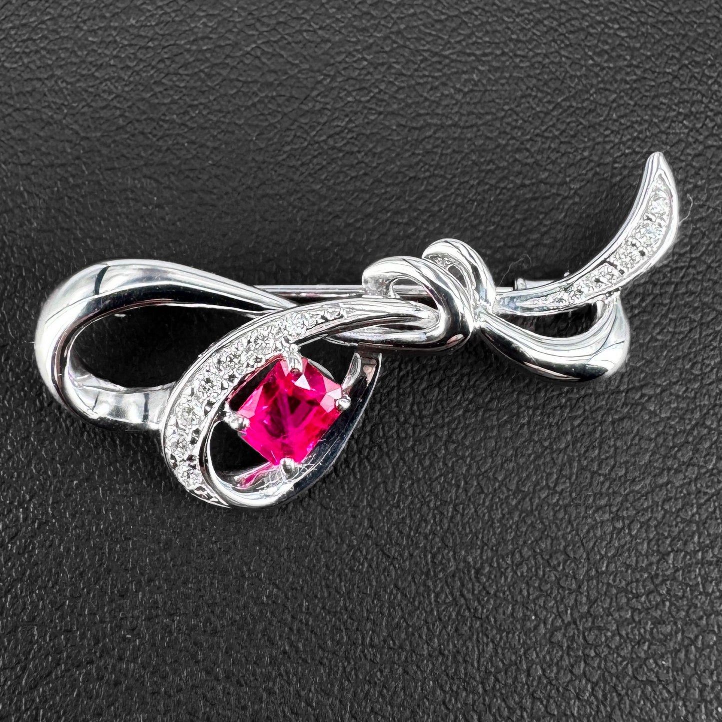 RUBY & DIAMOND 'RIBBON' BROOCH